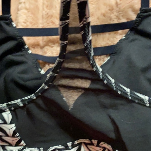 Victoria’s Secret Sports Bra - Picture 3 of 4
